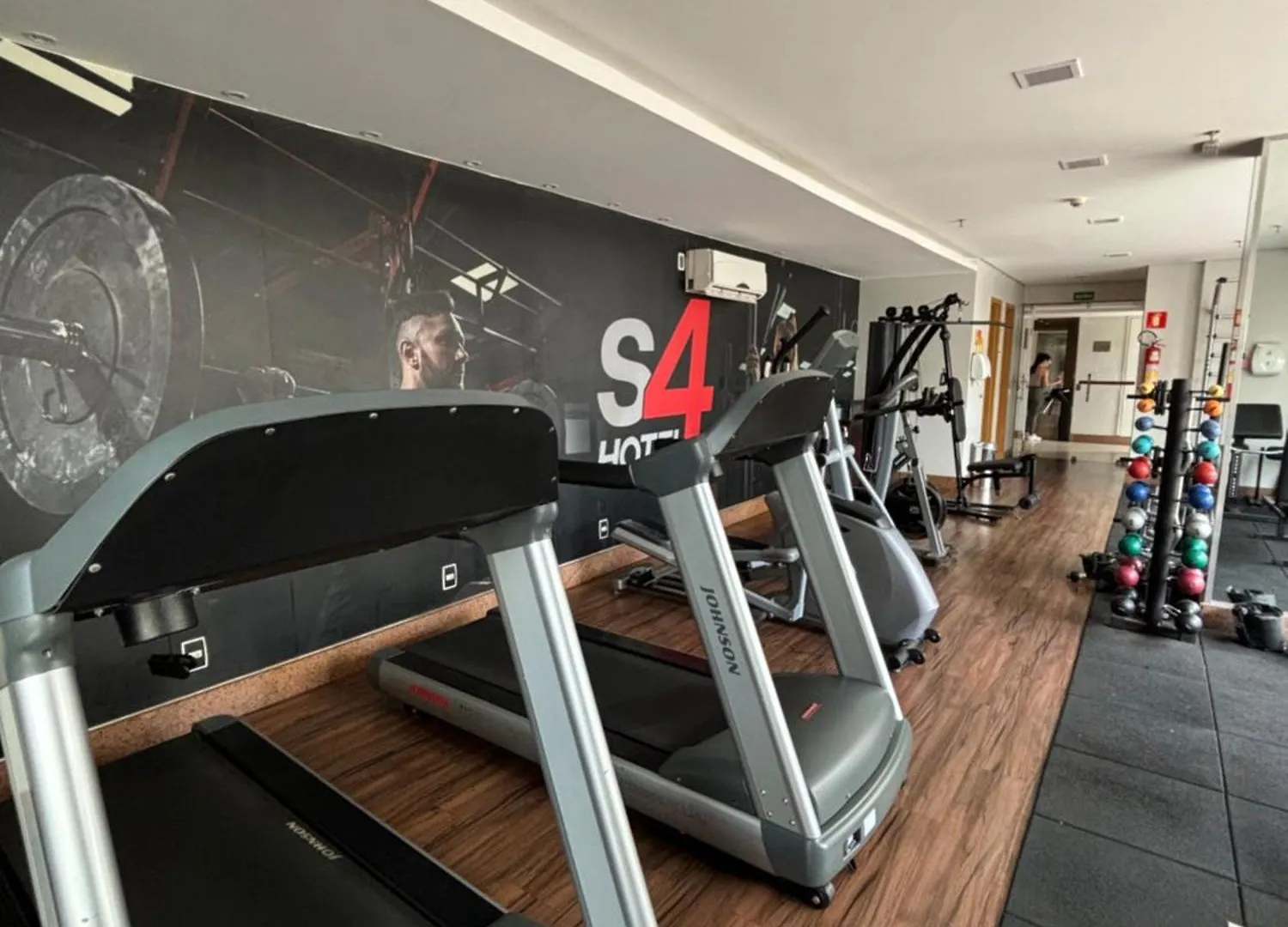Hotel S4 De Frente Para O Metro Тагуатинга